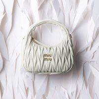 Miu Miuのエスプリを再解釈。新作バッグ「Miu W ander」誕生【Fashion Scoop！】
