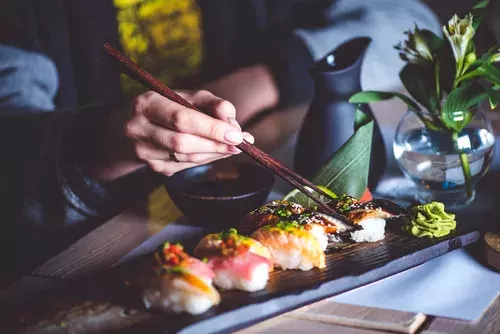 握り寿司 焼き魚 揚げ物の美しく見える食べ方 シンデレラマナー 37 ローリエプレス