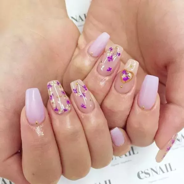 18 春にしたい 花柄ネイルデザインまとめ ローリエプレス