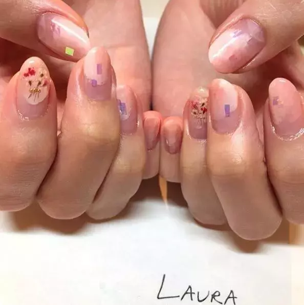 18 春にしたい 花柄ネイルデザインまとめ ローリエプレス