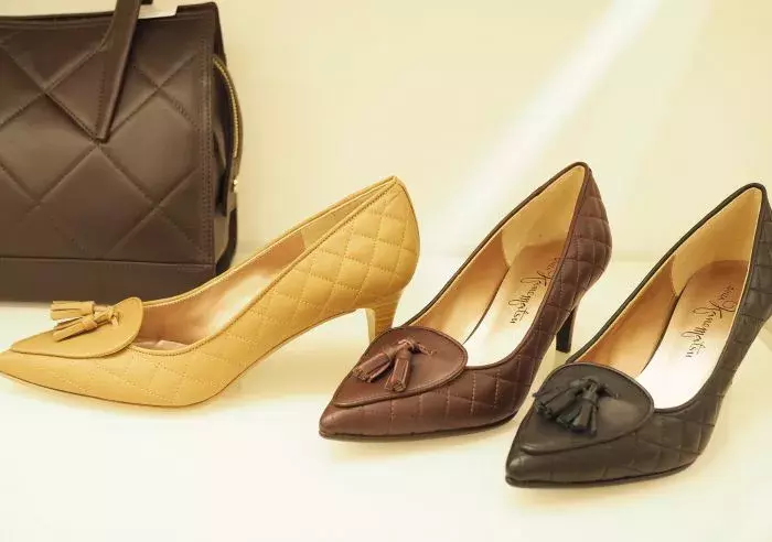 ソックスブーツが流行る 18 19秋冬の靴トレンドを 銀座かねまつ 展示会でチェック ローリエプレス