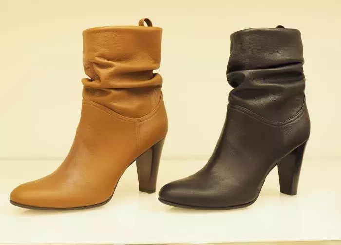 ソックスブーツが流行る 18 19秋冬の靴トレンドを 銀座かねまつ 展示会でチェック ローリエプレス