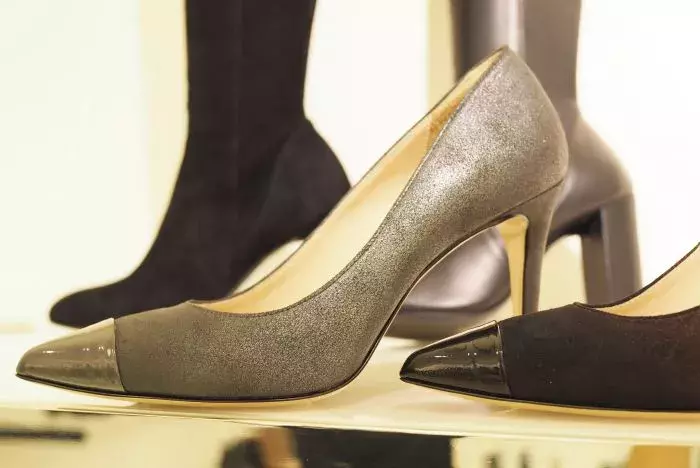 ソックスブーツが流行る 18 19秋冬の靴トレンドを 銀座かねまつ 展示会でチェック ローリエプレス