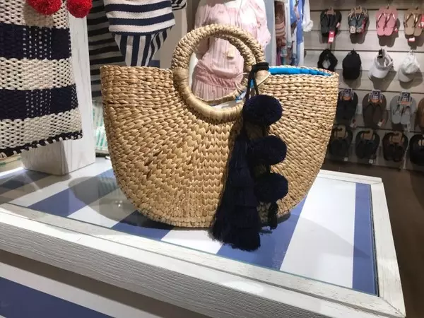 ロコガールもストローバッグに夢中 ハワイ在住モデル サーシャのファッション通信 Vol 2 ローリエプレス