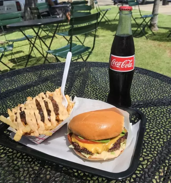 ハワイで絶対食べるべき チャビーズ バーガー はロコから大人気 ローリエプレス