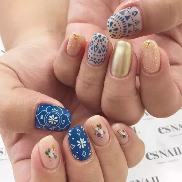 18秋冬 冬の花柄ネイルデザインまとめ ローリエプレス