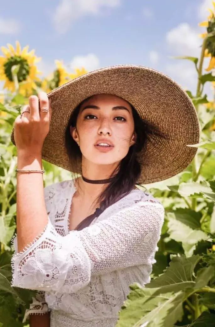 ロコガールが選ぶアスレジャーコーデ ハワイ在住モデル サーシャのロコガールファッション通信 Vol 8 ローリエプレス