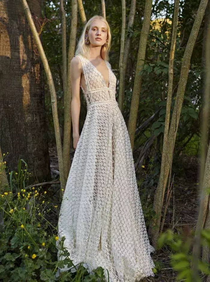 プレ花嫁必見 ガーデンウエディングにおすすめのおしゃれドレス6選 ローリエプレス