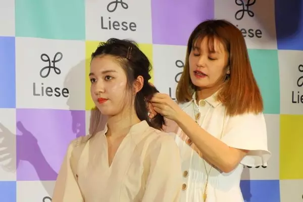 イガリシノブ流時短ヘアアレンジで双子モデル りかりこが激変 ローリエプレス