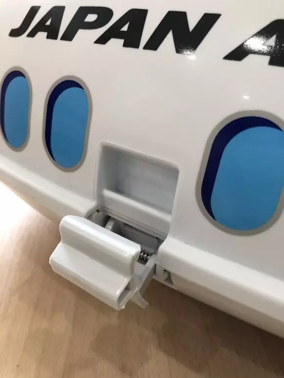 飛行機好き必見 Jalの飛行機型スーツケース新発売 ローリエプレス