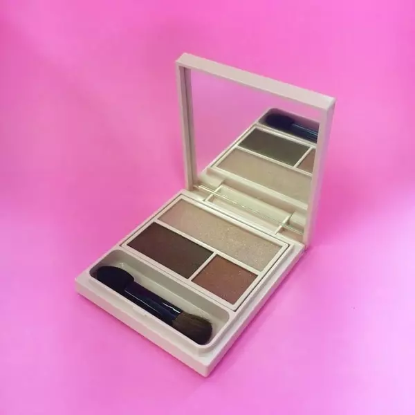 イガリメイク 新作whomeeのチーク アイシャドウの使い方 ローリエプレス