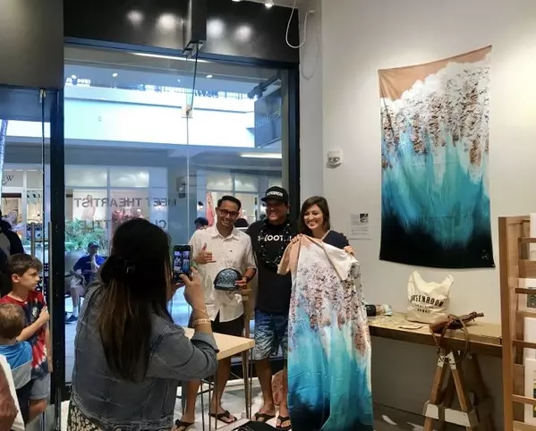 ハワイの大人気アートギャラリー グリーンルーム がアラモアナセンターにオープン ローリエプレス