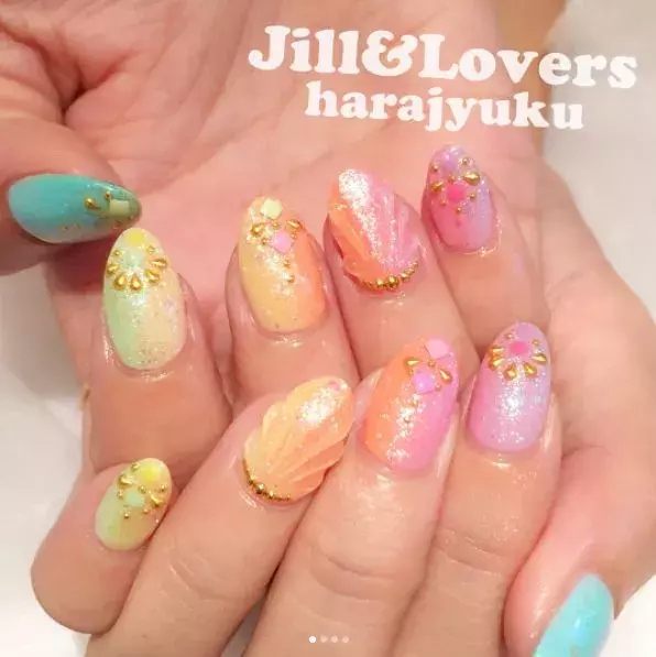 指先に虹をかけよう レインボーネイルをチェック ローリエプレス