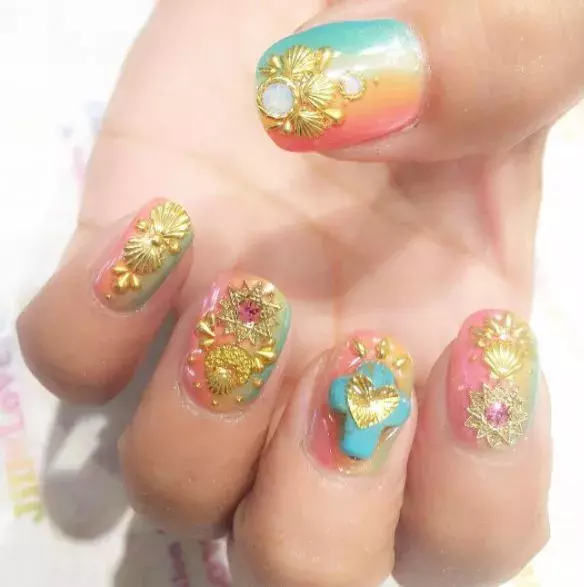 指先に虹をかけよう レインボーネイルをチェック ローリエプレス 指先に虹をかけよう レインボーネイルをチェック ローリエプレス