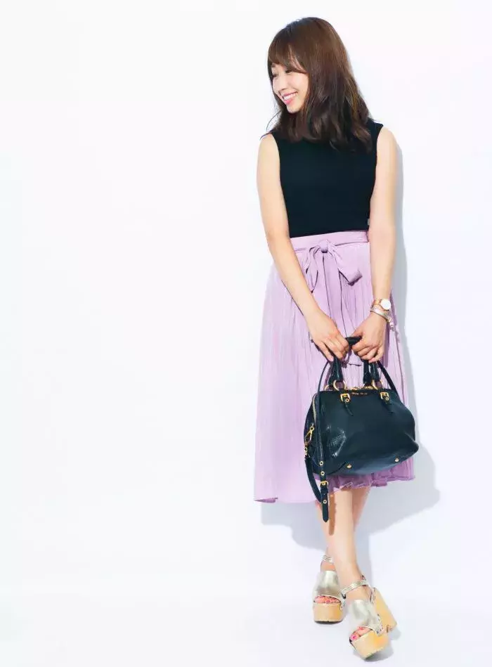 カップルインスタが大人気 かほ さんのバッグの中身とディズニーコーデをチェック ローリエプレス カップルインスタが大人気 かほ さんのバッグの中身とディズニーコーデをチェック ローリエプレス