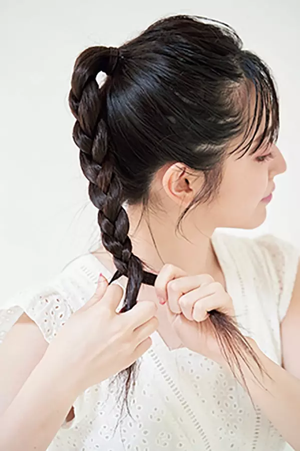 鈴木愛理 夏モテヘアアレンジ 濡れてもok 三つ編みテール の作り方 ローリエプレス