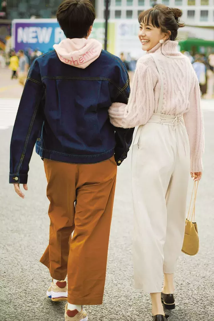 大人のカップルコーデ マンネリ脱出 大人ピンクで作るシミラーコーデ ローリエプレス