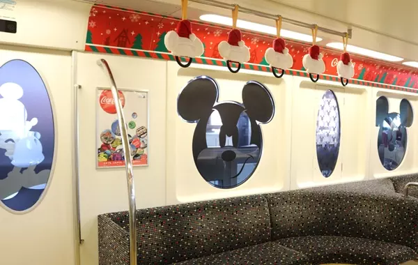 ディズニーリゾートラインがクリスマス仕様に 電車もホームも可愛すぎると話題 ローリエプレス