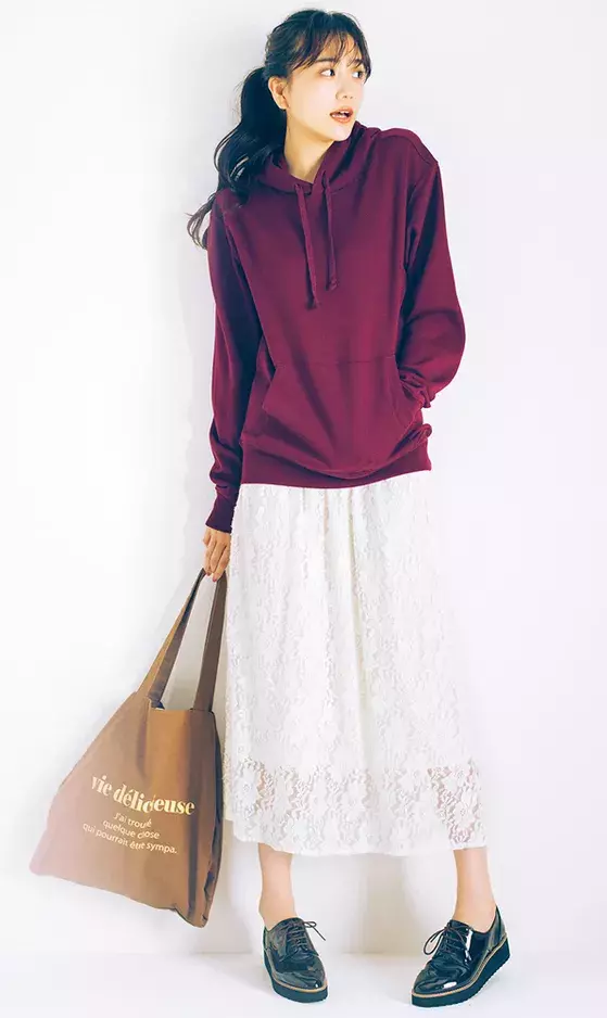 時間がない月曜 ボルドーのパーカー で簡単オシャレ見えする時短コーデ 明日のコーデ ローリエプレス