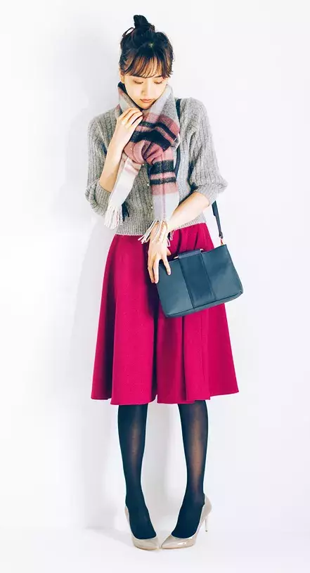 チェック柄の大きめマフラーがポイント 大人可愛い通学コーデ 明日のコーデ ローリエプレス