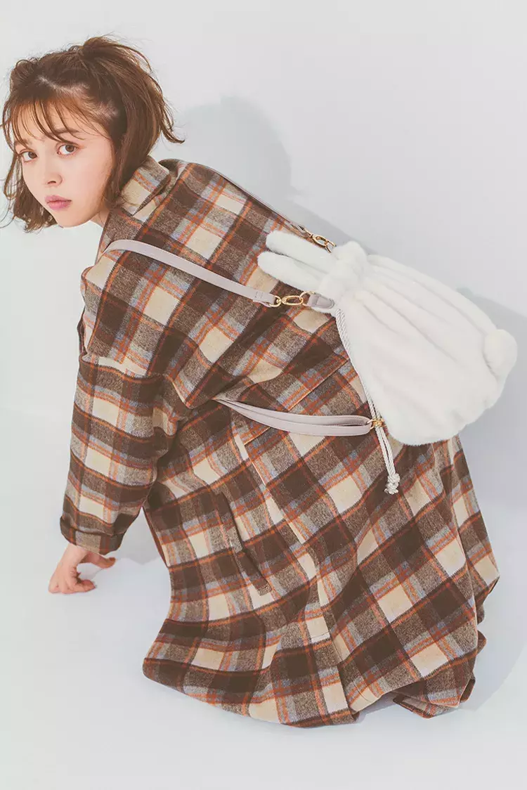 寂しいコーデを一気に華やかに 個性派ガーリーバッグ3選 ローリエプレス