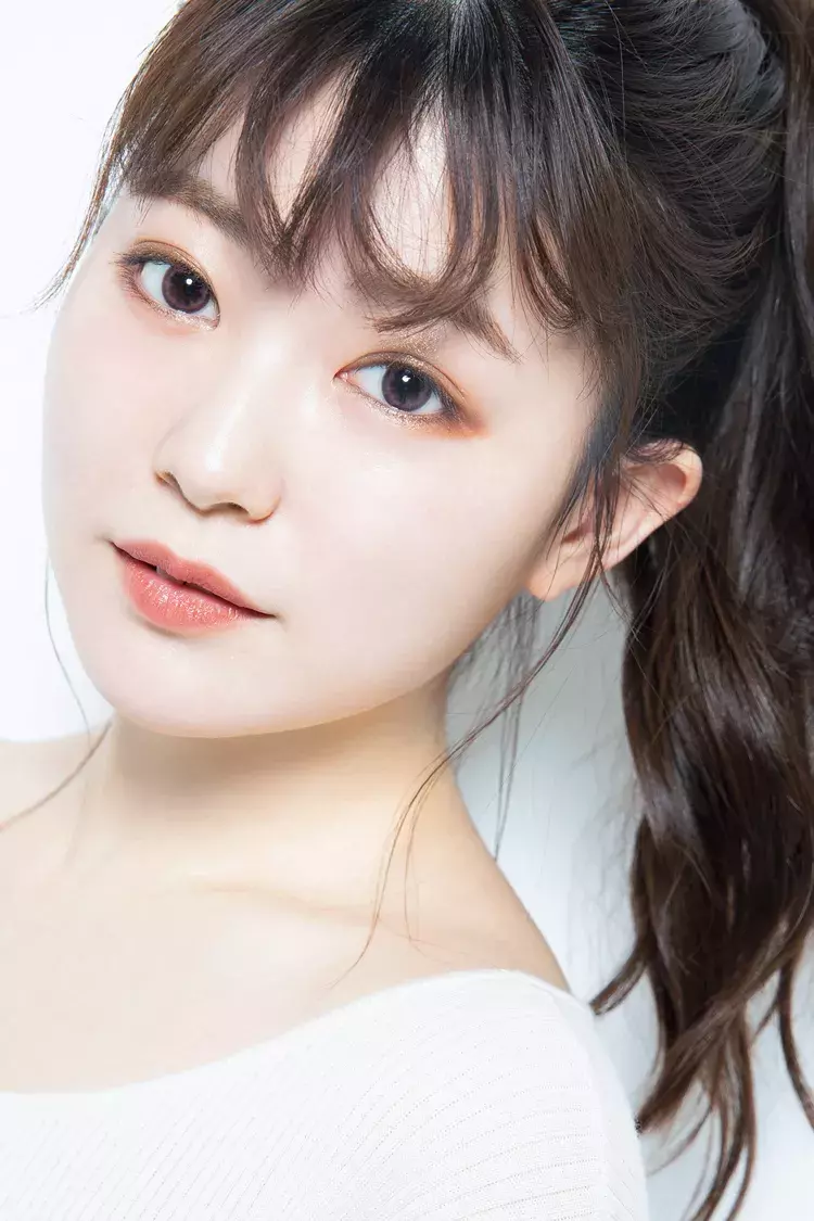 目を大きく見せるメイク 一重 奥二重の人向け なりたい目の形別 ブラウンシャドウの使い方 ローリエプレス