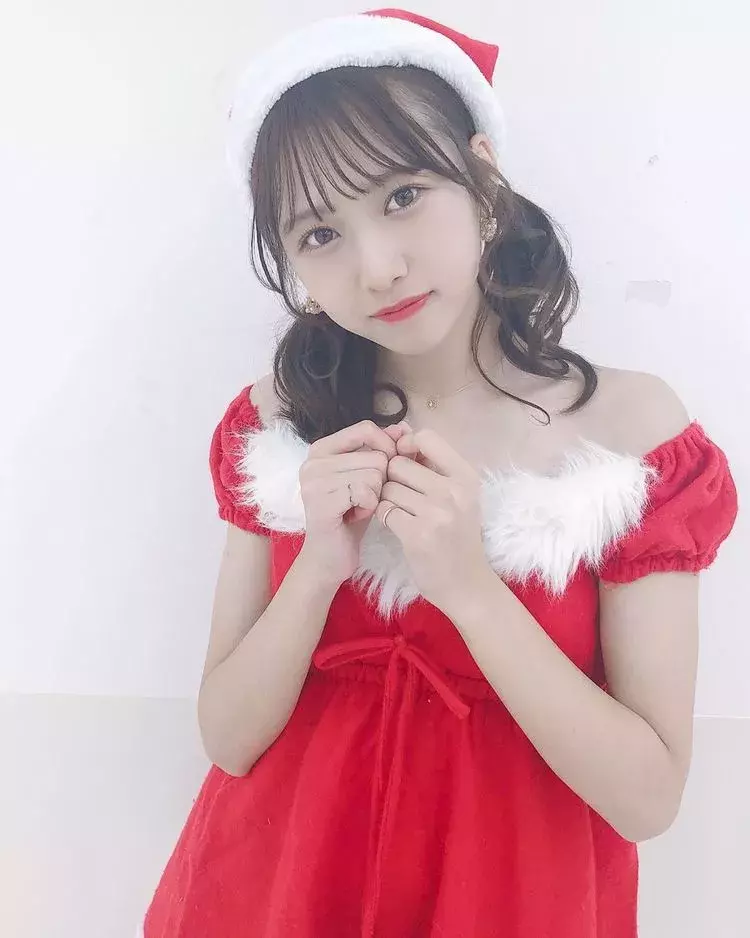 クリスマス インスタ女子のサンタコスプレが可愛すぎ 注目の美少女5選 ローリエプレス