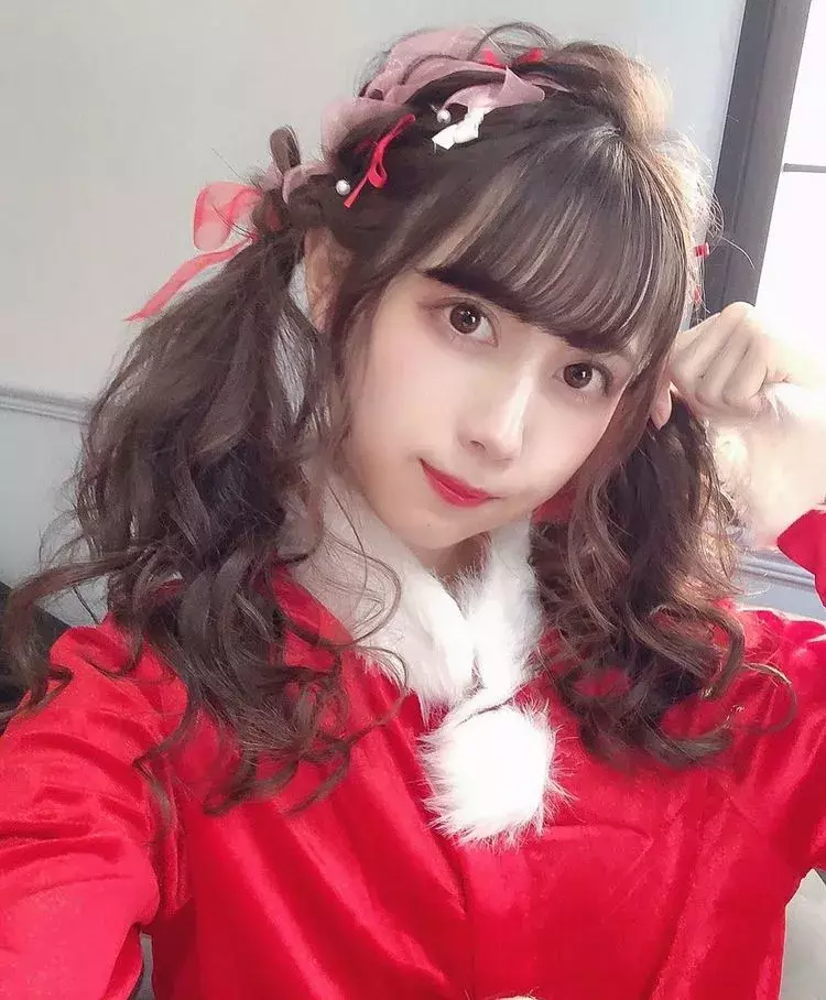 クリスマス インスタ女子のサンタコスプレが可愛すぎ 注目の美少女5選 ローリエプレス