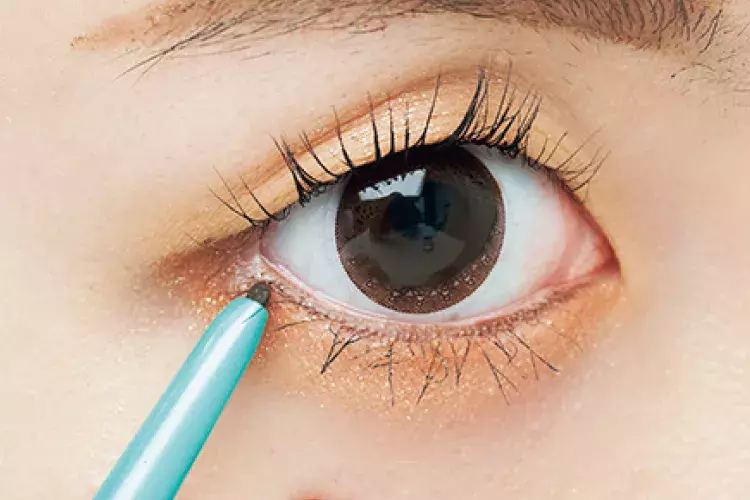 衝撃 一重の目を大きく見せるコツは オレンジ系シャドウ にあった ローリエプレス 衝撃 一重の目を大きく見せるコツは オレンジ系シャドウ にあった ローリエプレス