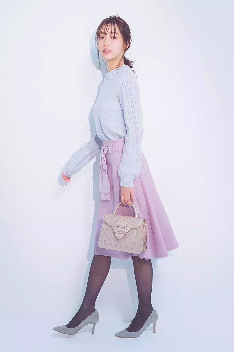 春スカートに 黒靴 黒タイツ 合わせがちな女子はng おしゃれのお手本コーデ ローリエプレス 春スカートに 黒靴 黒タイツ 合わせがちな女子はng おしゃれのお手本コーデ ローリエプレス