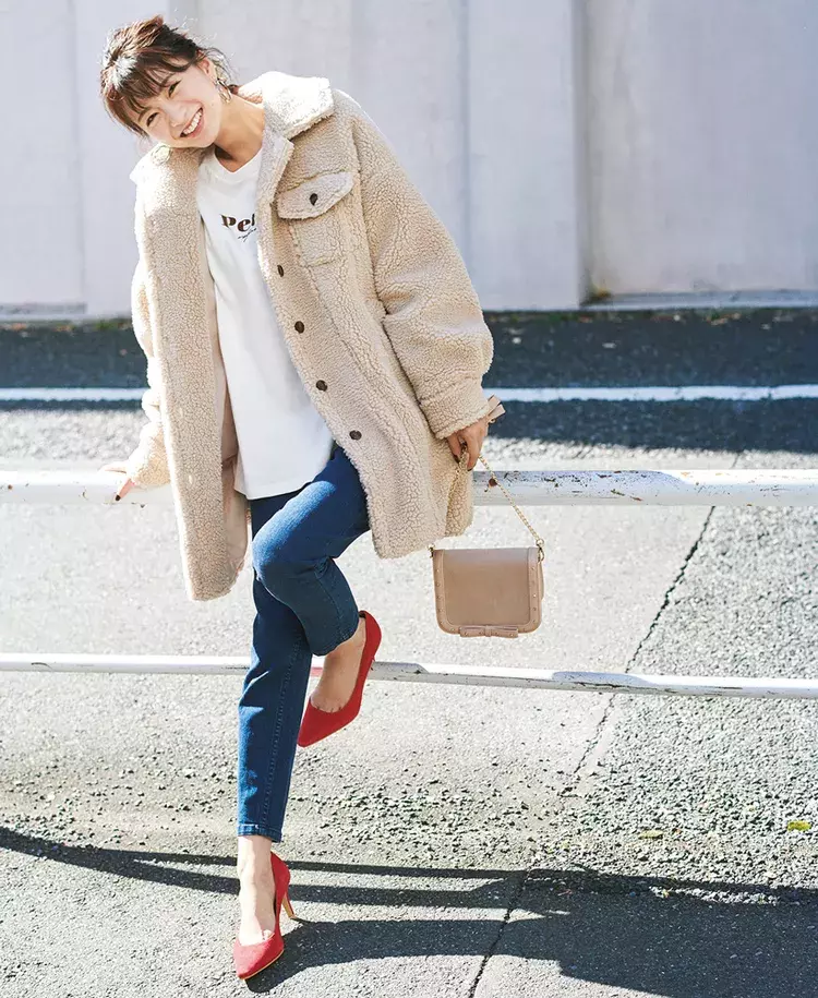 バイトの日 ラフカジュアルコーデを 赤パンプス で格上げ 明日のコーデ ローリエプレス バイトの日 ラフカジュアルコーデを 赤パンプス で格上げ 明日のコーデ ローリエプレス