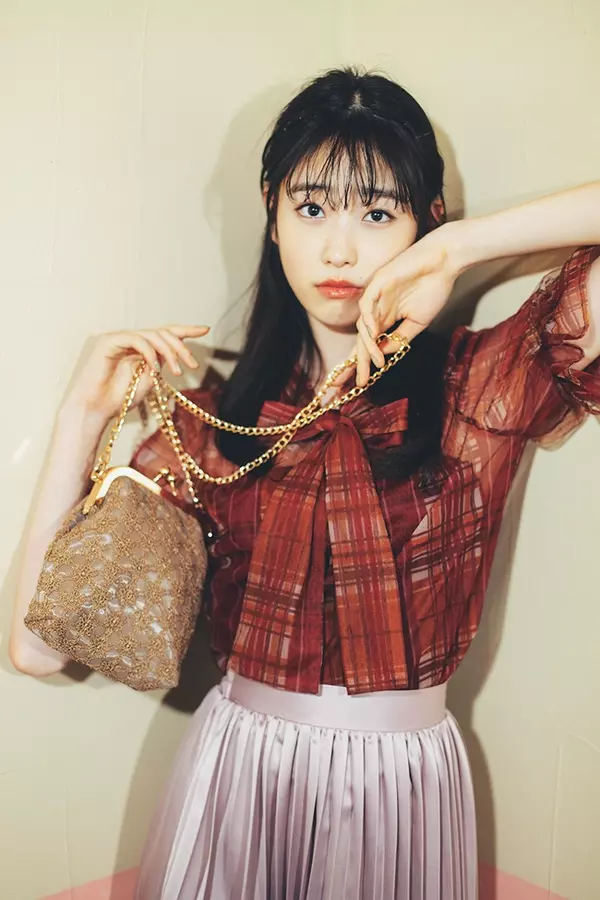 Titty Co の透けブラウスが万能すぎ 2wayデザインの着こなしとは ローリエプレス