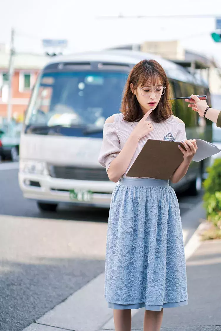 大人っぽく魅せたい を叶える 上品で可愛い花柄スカートコーデ3選 ローリエプレス 大人っぽく魅せたい を叶える 上品で可愛い花柄スカートコーデ3選 ローリエプレス