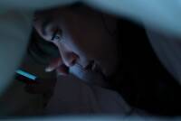 寝る前スマホの影響が怖すぎ！「デジタル時差ボケ」診断&快眠テクニック