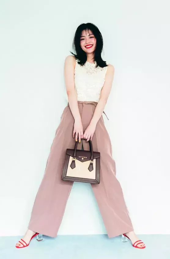 レーストップス ベージュスカパン で上品モテコーデ 明日のコーデ ローリエプレス