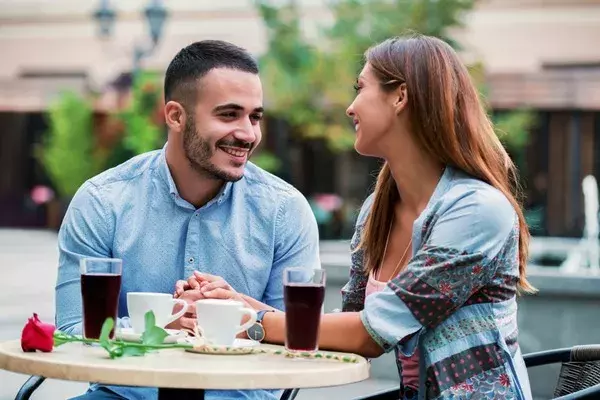 頭から君が離れない 男が 本気で好きな女性 にだけする行動 ローリエプレス