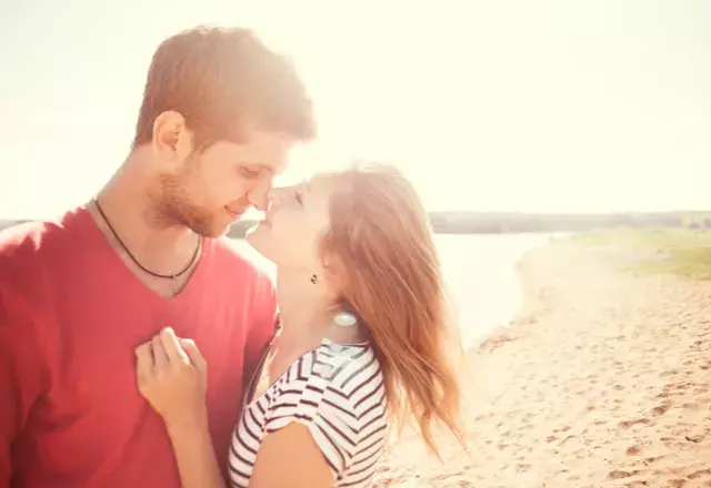 男性心理 どんな感情 男性が思わず キスしたくなる瞬間 とは ローリエプレス 男性心理 どんな感情 男性が思わず キスしたくなる瞬間 とは ローリエプレス