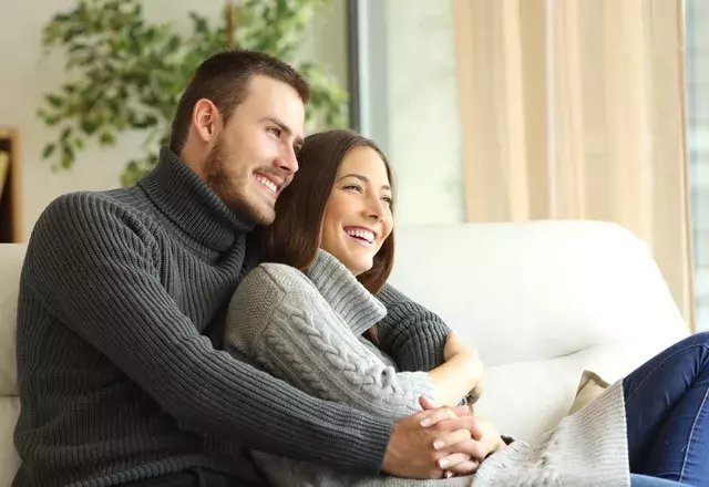 力いっぱい抱きしめて 女性が ハグしたい と思う瞬間って ローリエプレス