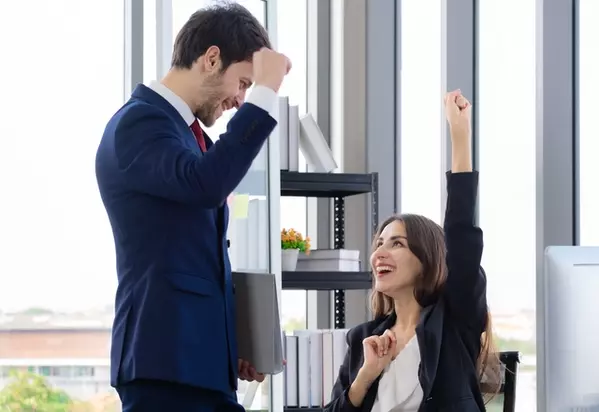 仕事編 かっこいいです 後輩から 尊敬される先輩 の特徴4つ ローリエプレス