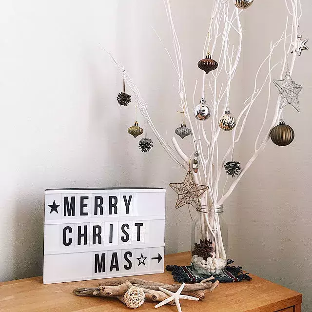 ときめくアレンジで 枝ツリーで彩る自分らしいクリスマス ローリエプレス ときめくアレンジで 枝ツリーで彩る自分らしいクリスマス ローリエプレス