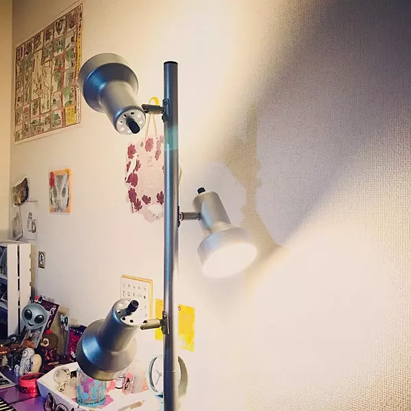 空間を自分らしく演出 コスパ抜群ニトリのフロアランプ ローリエプレス