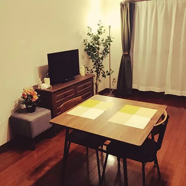 空間を自分らしく演出 コスパ抜群ニトリのフロアランプ ローリエプレス