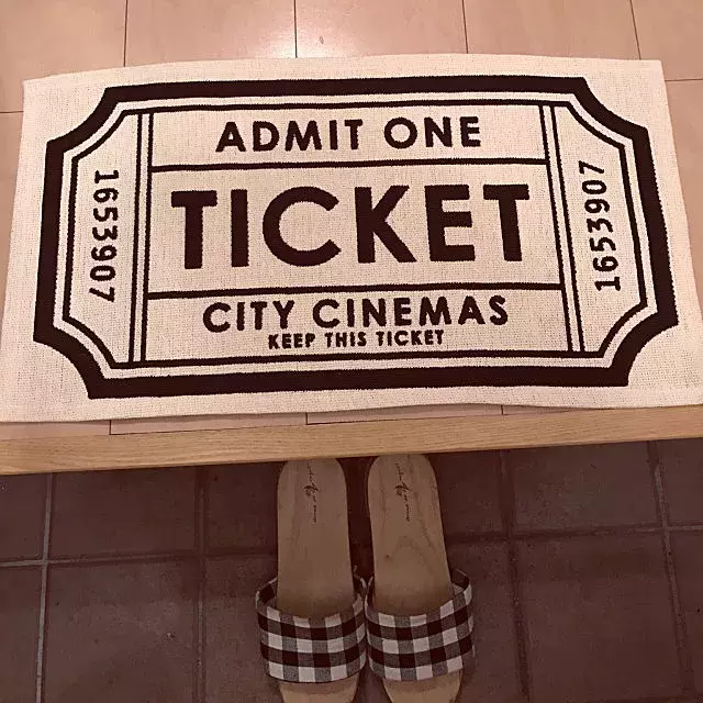 最高のコスパ 100均の敷物でフロアをグレードアップ ローリエプレス