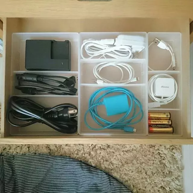 今すぐ実践したい 充電器 コード隠し 収納テクニック ローリエプレス