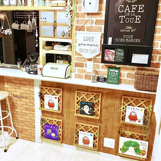 絵本の表紙はまるでアート 愛情いっぱいの絵本棚diy作品 ローリエプレス