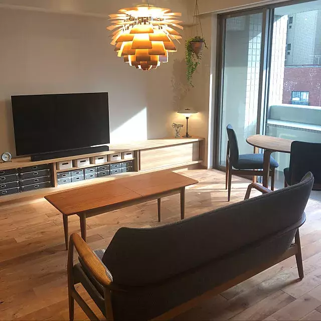 美しい光と影を生み出す デザイナー物の照明器具 ローリエプレス