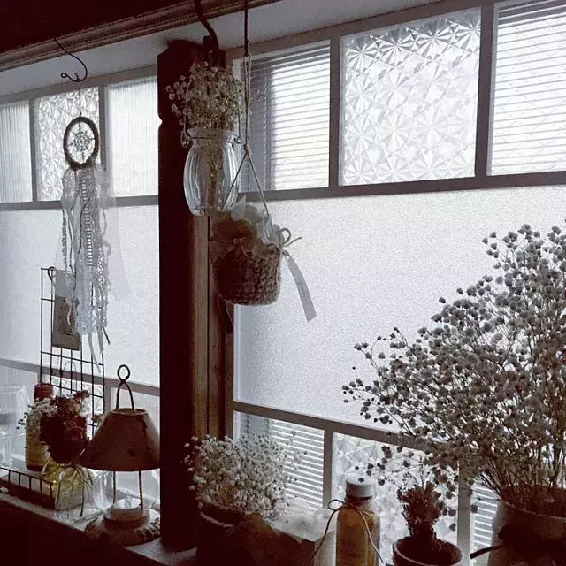 サッシを隠してイメージチェンジ センスが際立つ窓枠diy ローリエプレス