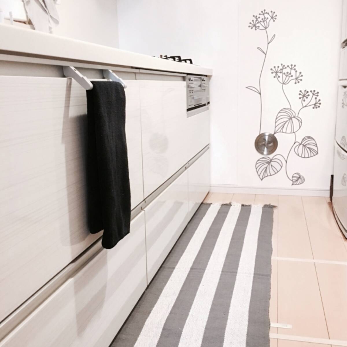 キッチンのアクセントに Francfrancのキッチンマット ローリエプレス