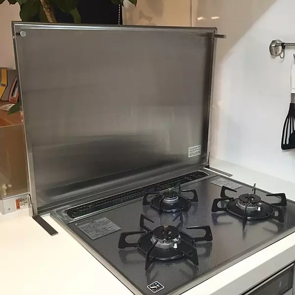 キッチンを油汚れから守る 油はねガードでキレイさキープ ローリエプレス