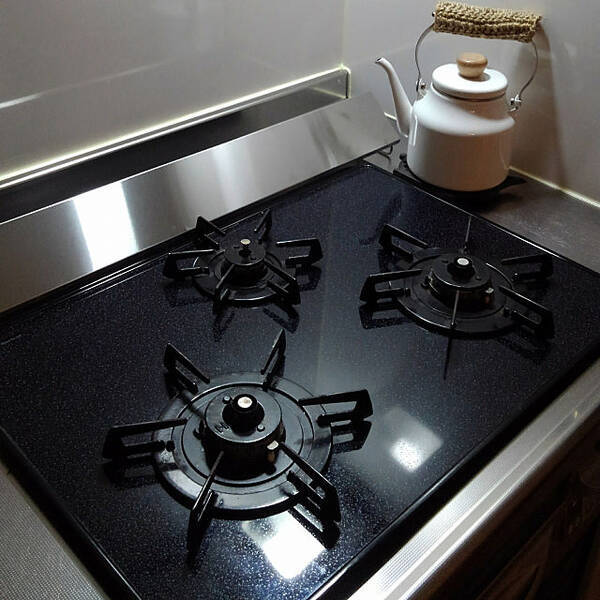 キッチンを油汚れから守る 油はねガードでキレイさキープ ローリエプレス
